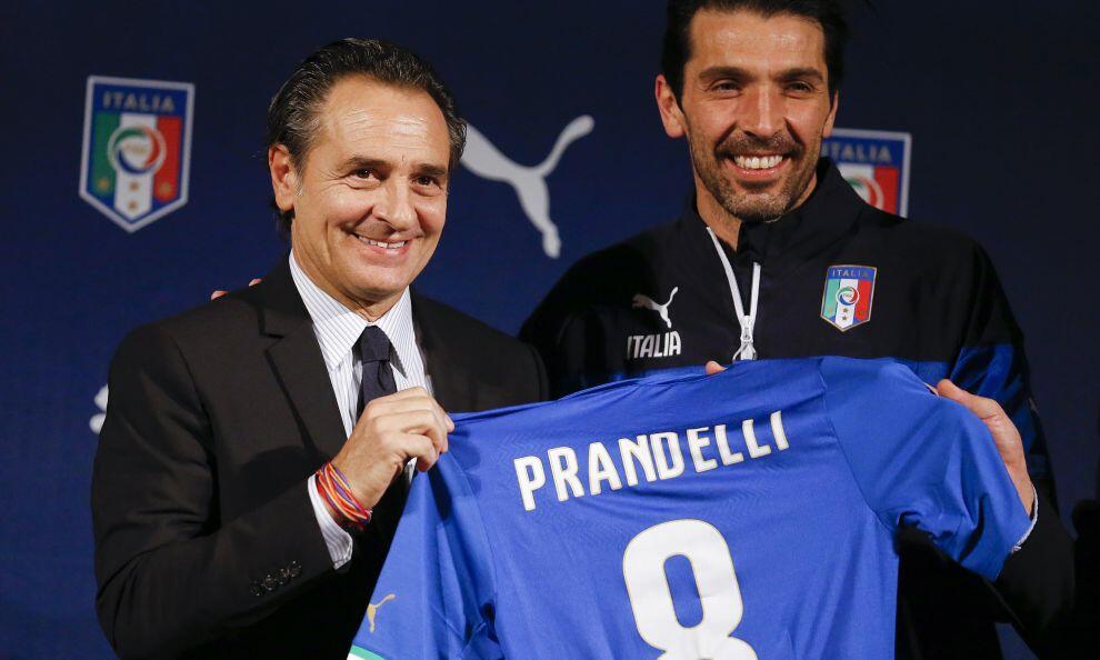 Jersey Timnas Italy World Cup 2014 udah launching gan! 