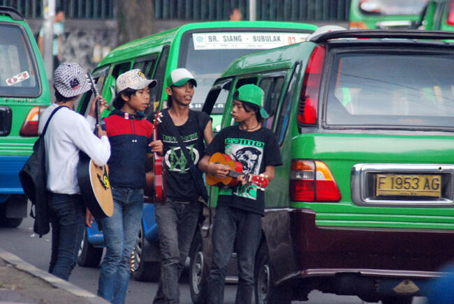 &#91;PIC Inside&#93; 6 Orang Ini Bisa Dibilang Paling Menyebalkan di Jalan Raya