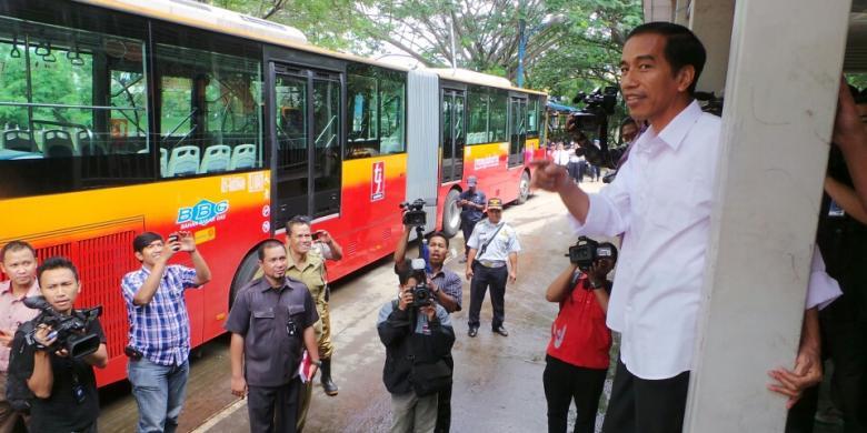 Membohongi Jokowi lewat Tender Bus