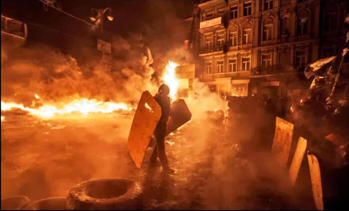 FOTO-FOTO MENAKJUBKAN DIBALIK GEJOLAK KERUSUHAN DI UKRAINA