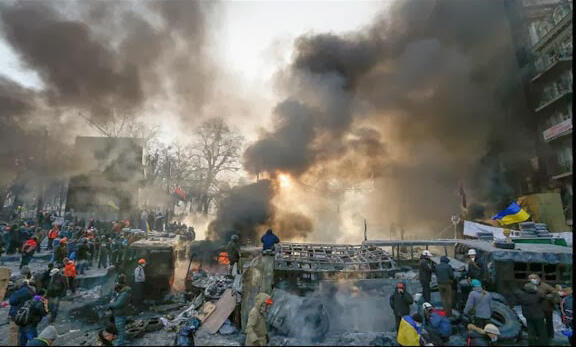 FOTO-FOTO MENAKJUBKAN DIBALIK GEJOLAK KERUSUHAN DI UKRAINA