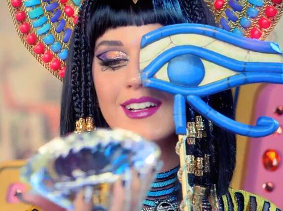 &#91;Miris&#93; Bakar dan Gigit 'Allah', Katy Perry Picu Kemarahan Muslim Dunia