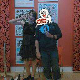 Bagaimana pendapat nya nih gan bisa foto bareng sama idol nya