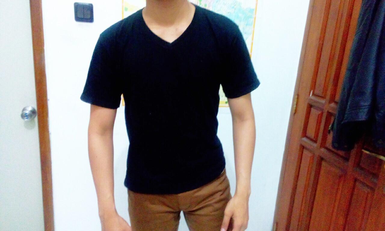 Kaos V Neck (merk "INVITE")