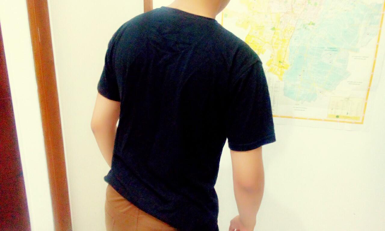 Kaos V Neck (merk "INVITE")