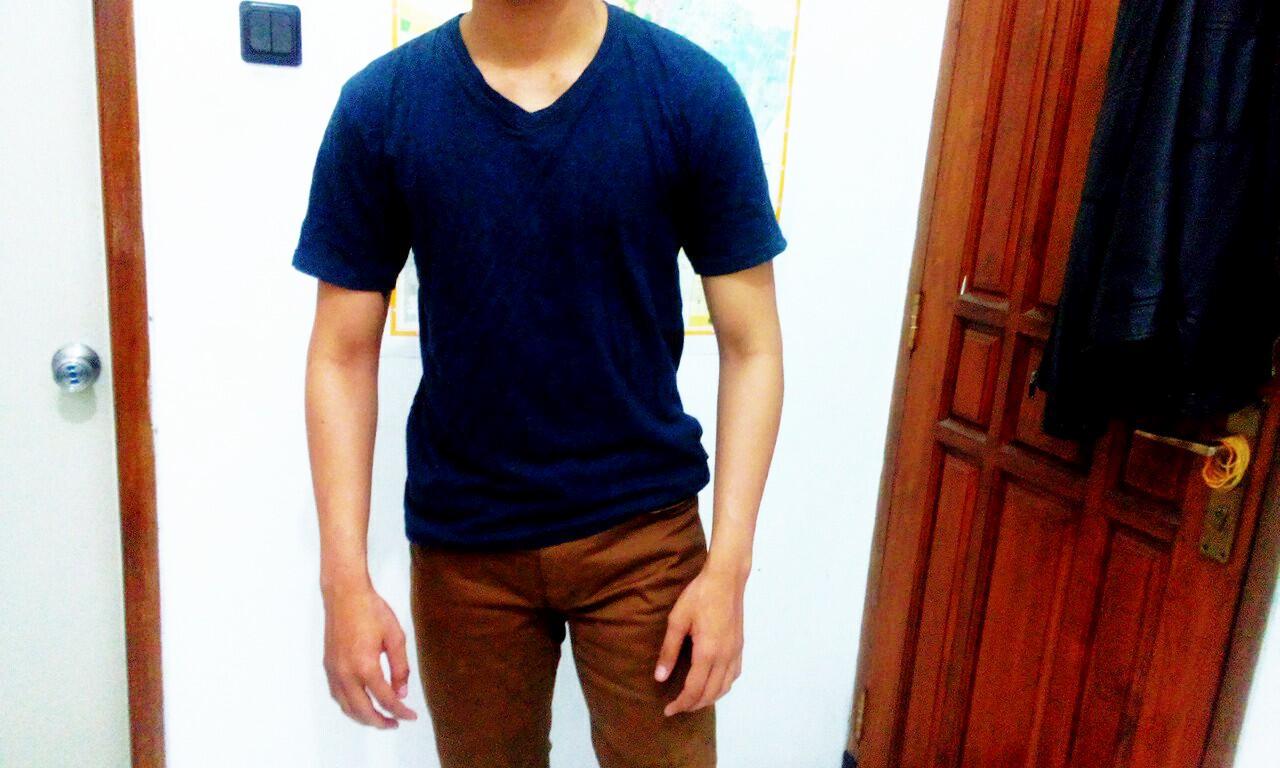 Kaos V Neck (merk "INVITE")