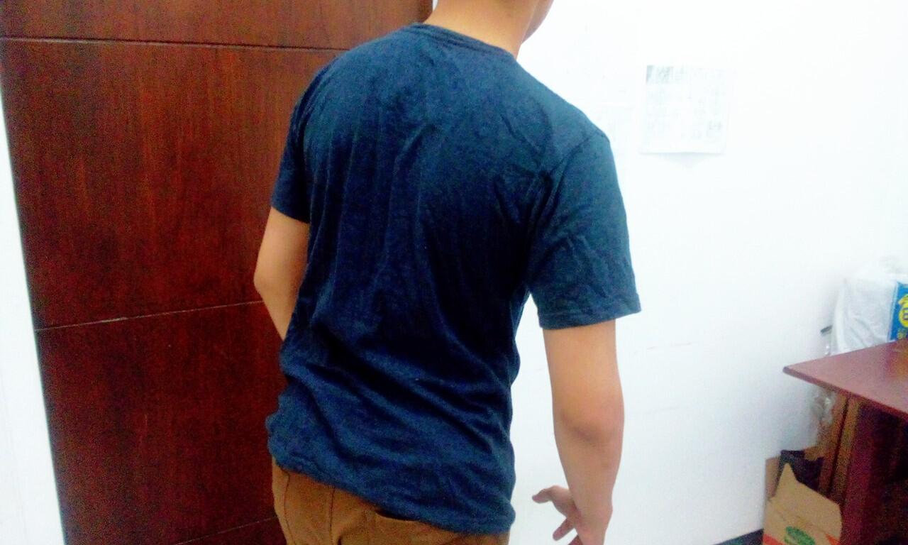 Kaos V Neck (merk "INVITE")