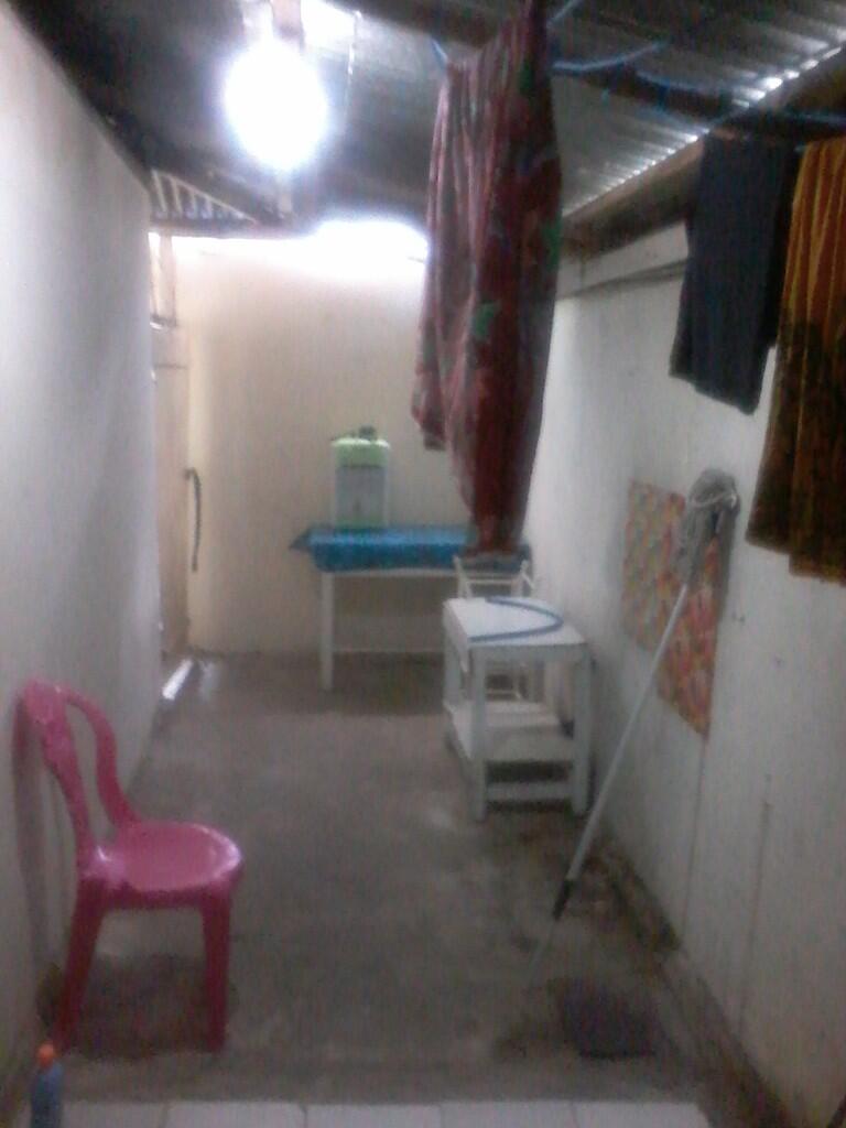 &#91;help&#93; rumah tante ane kayak di lempari batu tiap hari.