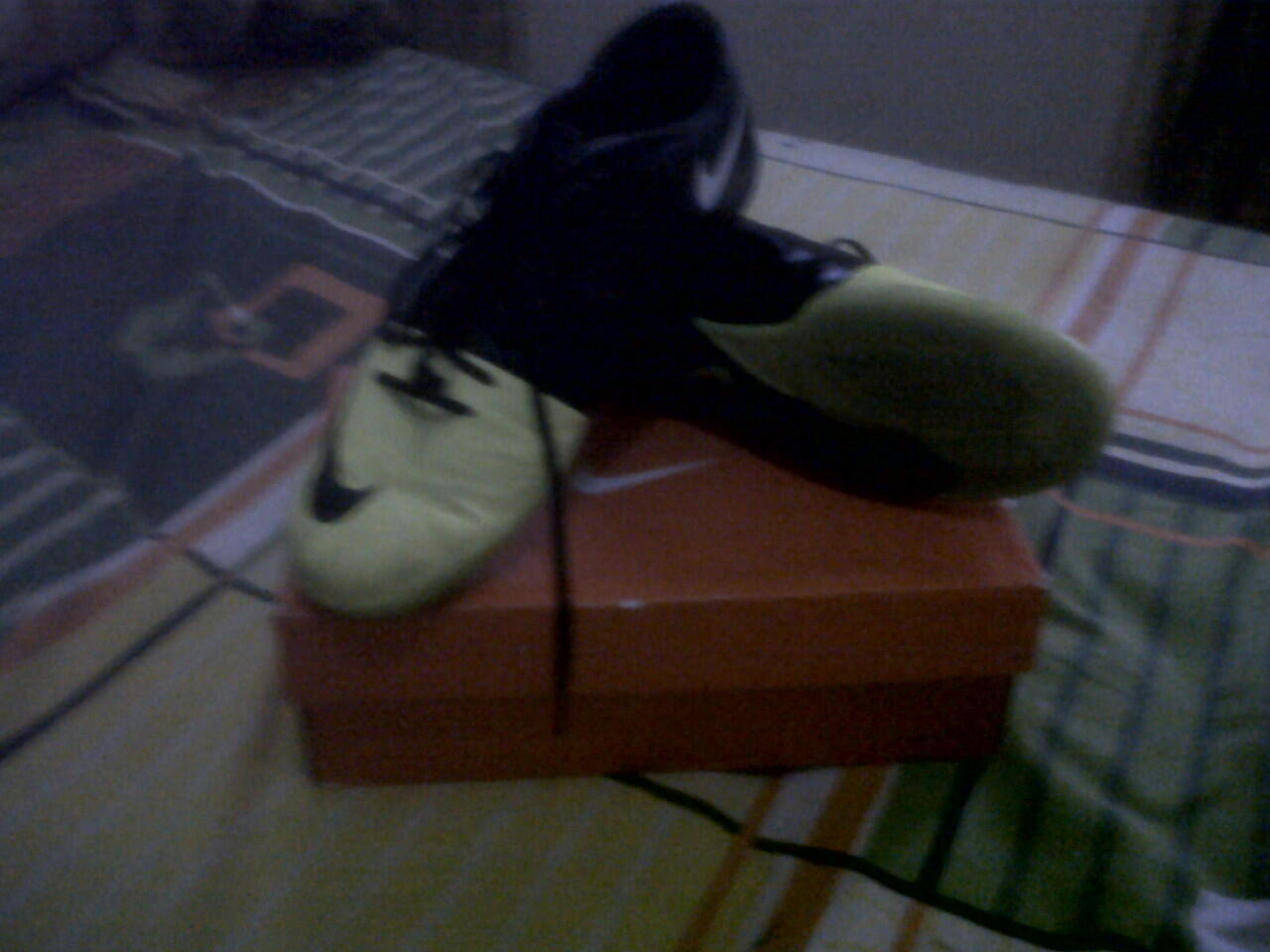 JUAL SEPATU FUTSAL NIKE MERCURIAL,DLL HARGA MURAH !!!! MAMPIR DULU