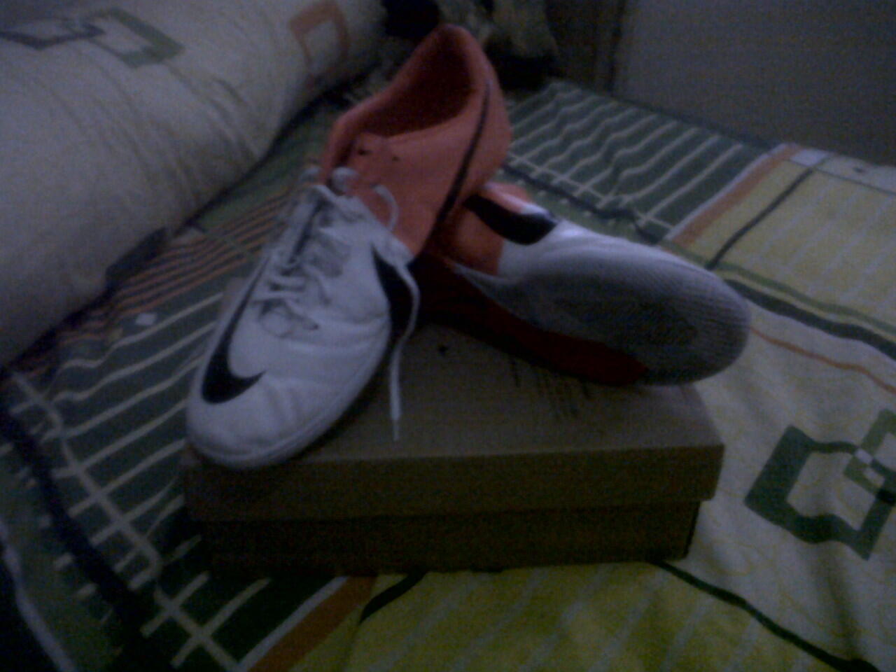JUAL SEPATU FUTSAL NIKE MERCURIAL,DLL HARGA MURAH !!!! MAMPIR DULU