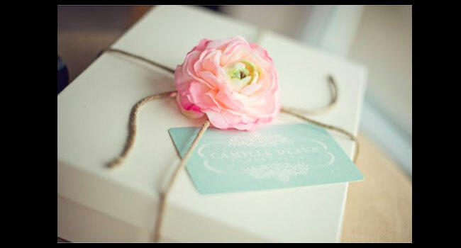 10 Cara Kreatif Membungkus Kado Buat Pasangan Agan .. 