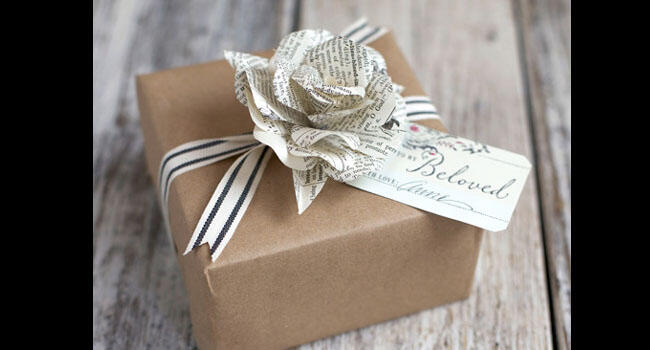 10 Cara Kreatif Membungkus Kado Buat Pasangan Agan .. 
