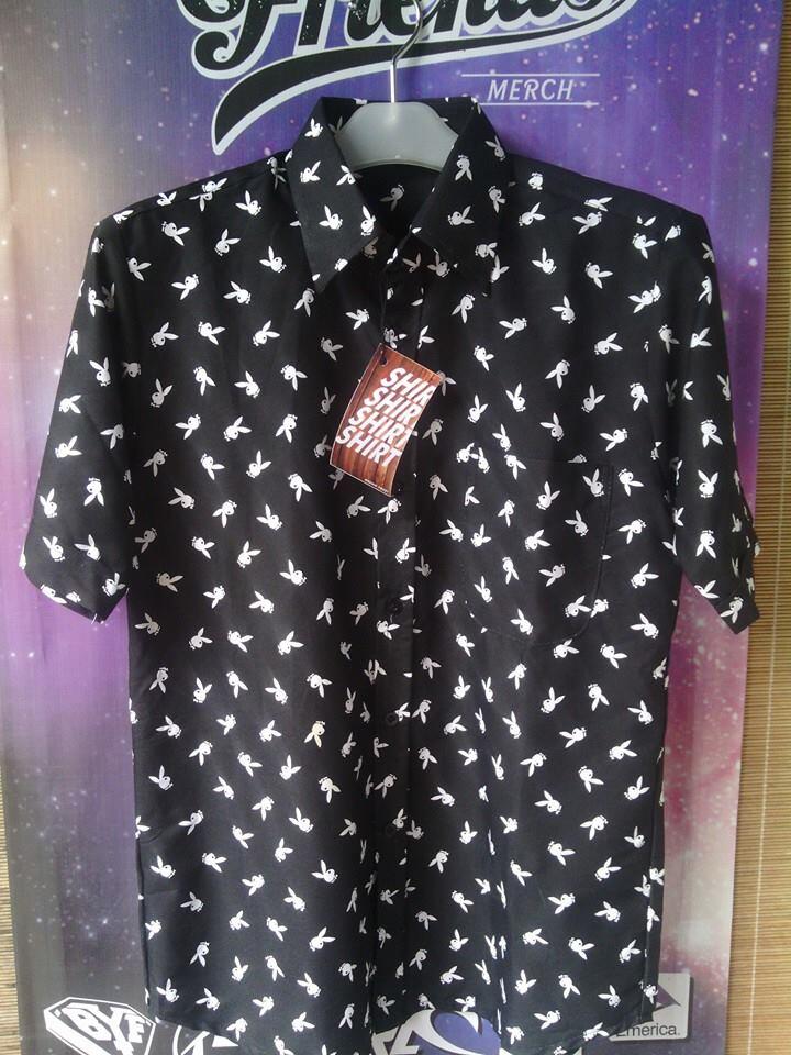 Kemeja full print motif playboy dan masih banyak gan mtoif lainnya gan yoo ah