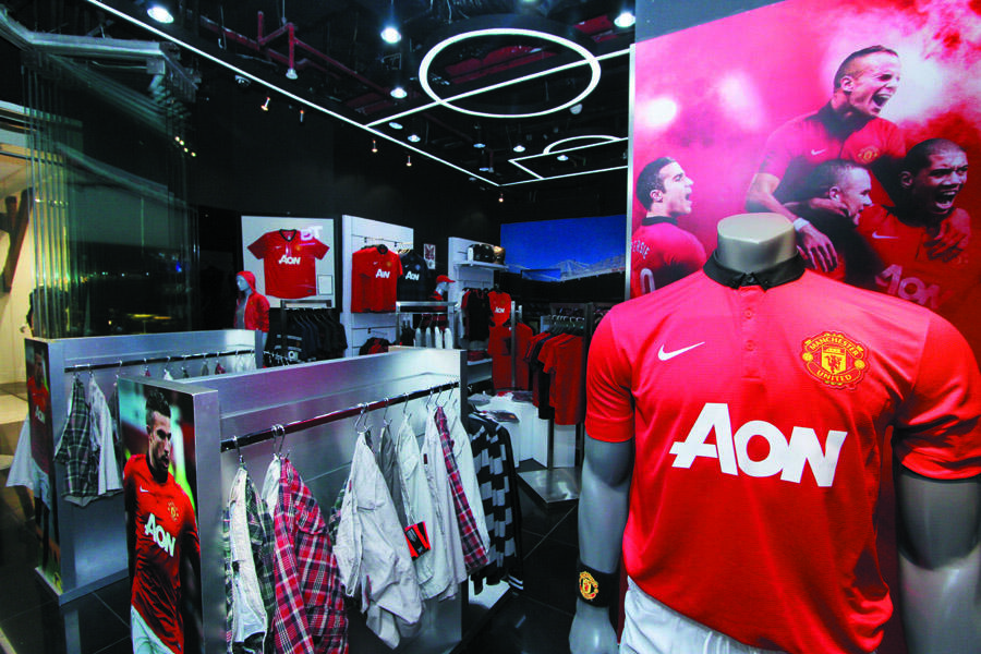 Manchester United, Manjakan Penggemar dengan Produk Asli