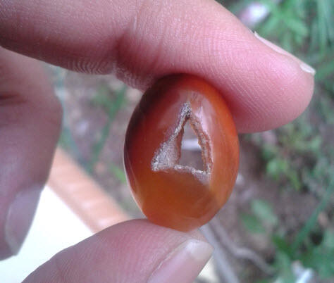 (ASK) Dua Buah Batu Combong ane Hilang Misterius gan Need Help!
