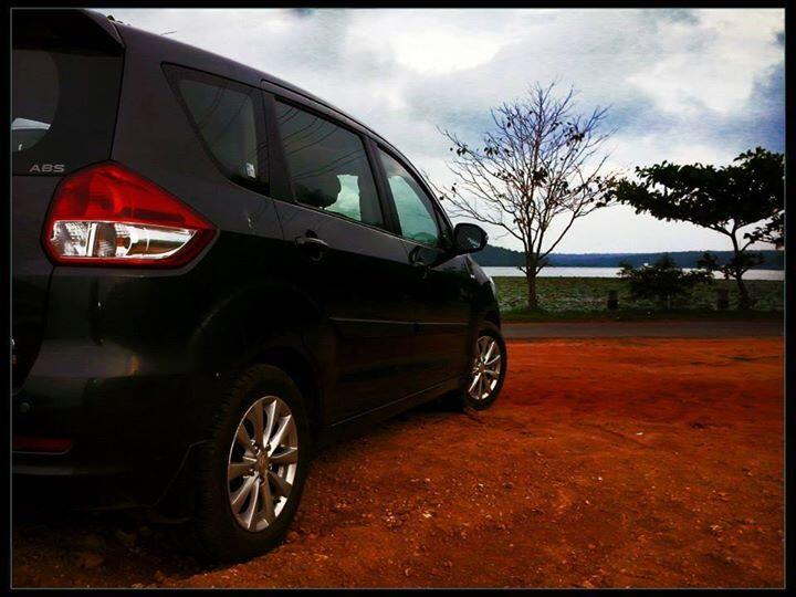 Bantuin Pilih Mobil Ya Gan Antara Ertiga, Grand Livina Dan Avanza.. Keren Mana Gan??