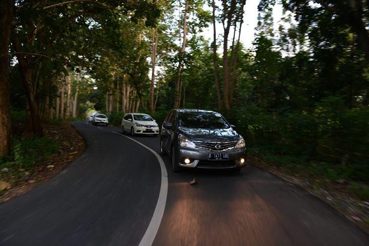 Bantuin Pilih Mobil Ya Gan Antara Ertiga, Grand Livina Dan Avanza.. Keren Mana Gan??