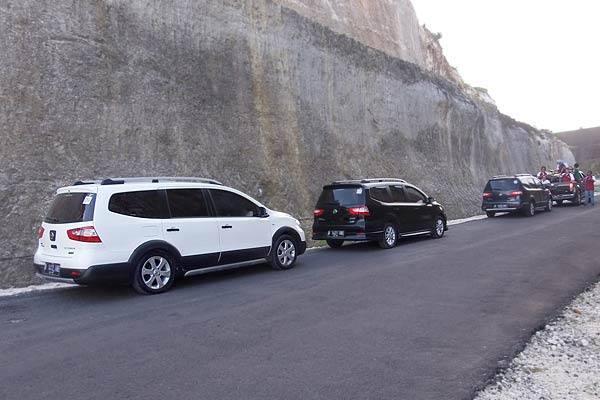 Bantuin Pilih Mobil Ya Gan Antara Ertiga, Grand Livina Dan Avanza.. Keren Mana Gan??