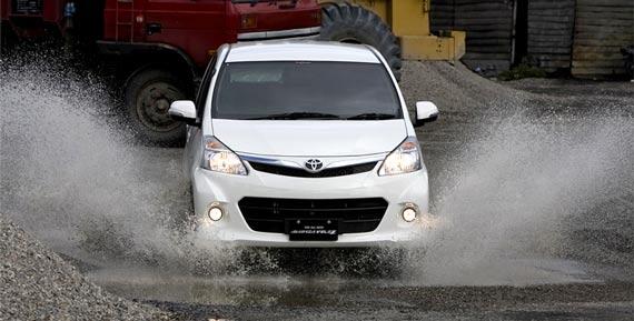 Bantuin Pilih Mobil Ya Gan Antara Ertiga, Grand Livina Dan Avanza.. Keren Mana Gan??