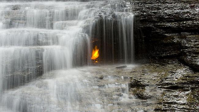 Aneh tapi Nyata, Api Abadi di Balik Air Terjun di Taman Nasional Chestnut Ridge