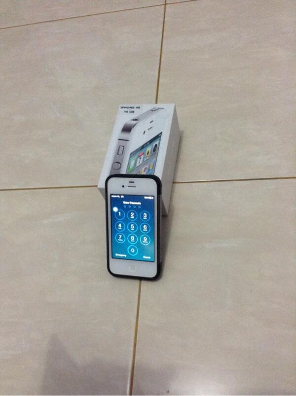 Terjual Iphone 4S 16GB  KASKUS