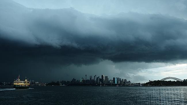 Awan Badai Mengerikan tp keren Muncul di Atas Sydney