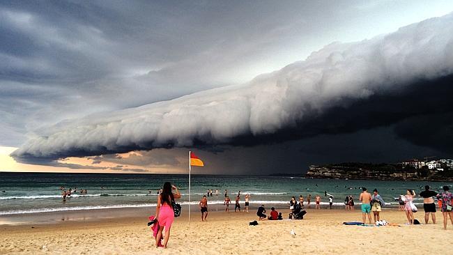Awan Badai Mengerikan tp keren Muncul di Atas Sydney