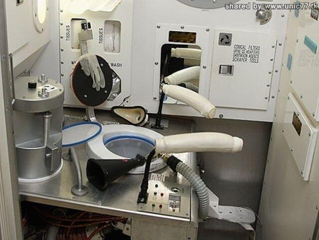 Inilah Toilet Para Astronot di Dalam Pesawat Ulang Alik