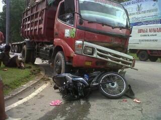 Alasan kenapa banyak pengendara motor tewas terlindas truck dan bis