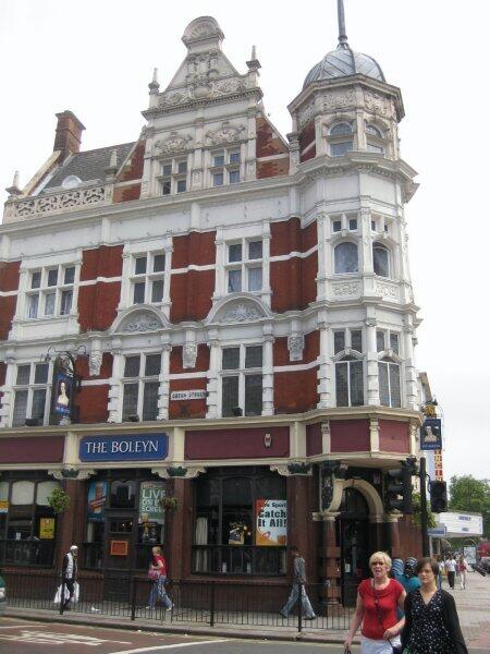 Fasilitas Di Boleyn Ground (West Ham United Home Ground)