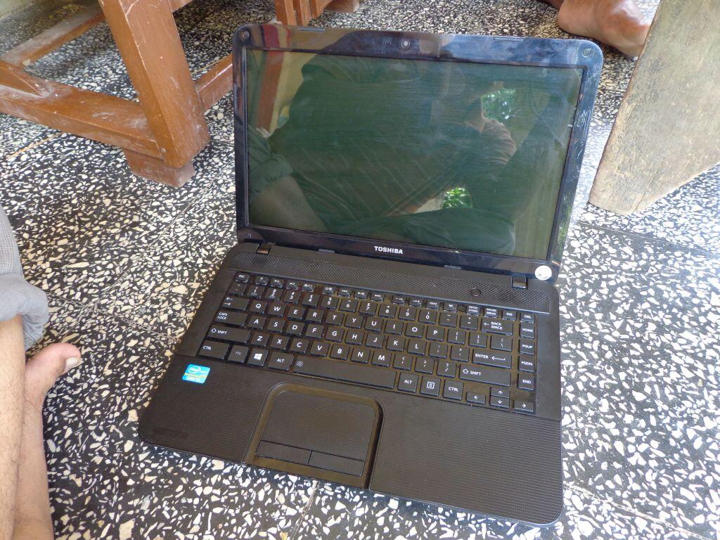 Toshiba C840 i3 2370m hdd 500gb ram 2gb red muraaah
