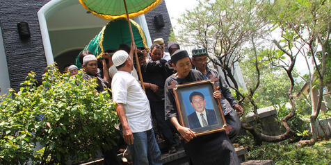 Mengenang Jojon, di Balik Kumis dan Celana Khasnya