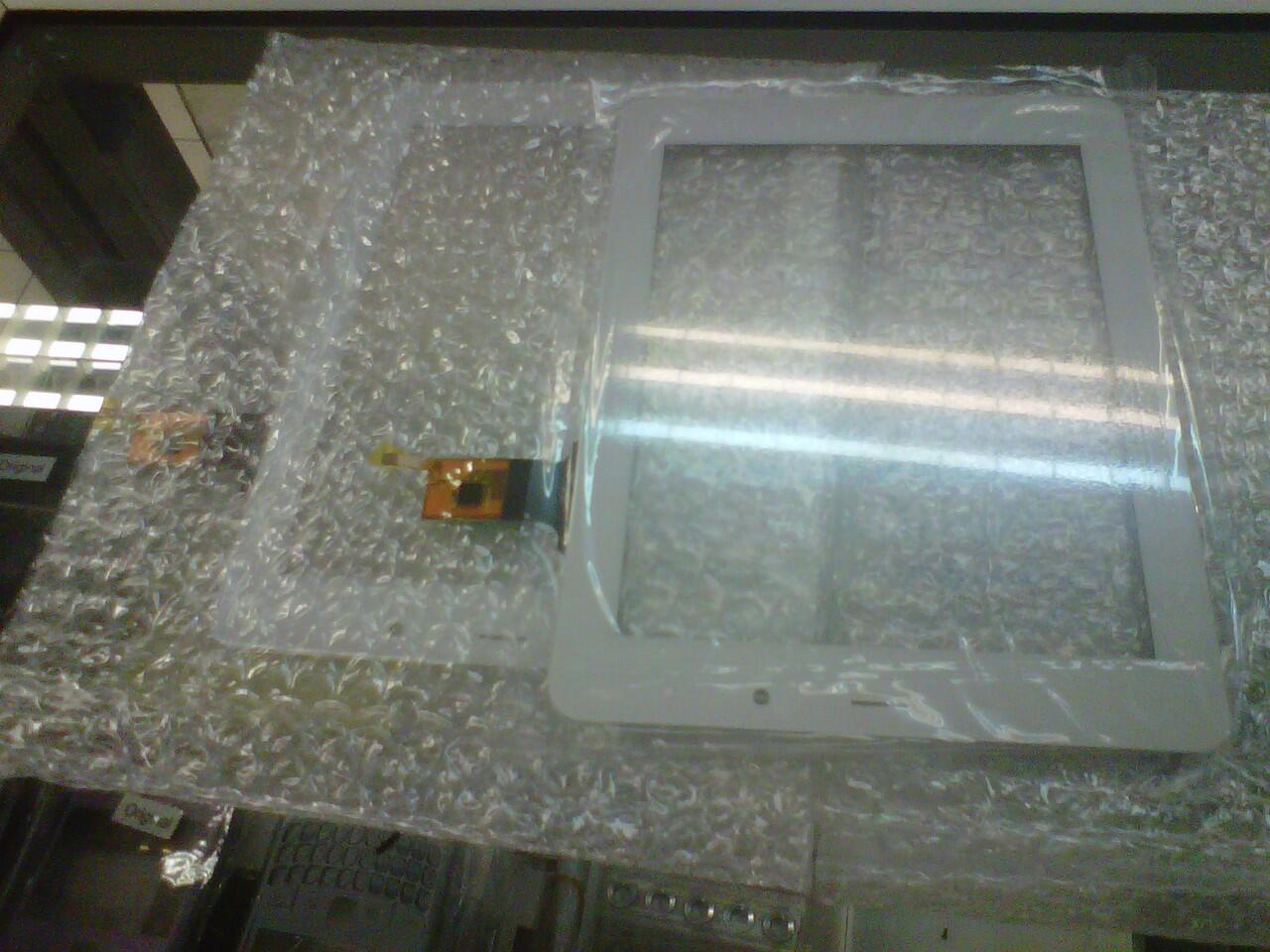 Terjual LCD advan E1C ori barang ga banyak. dan T/S S5E 