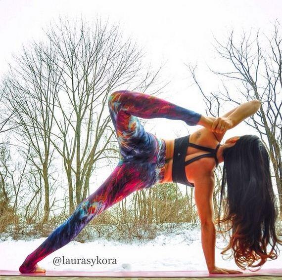 Dengan Yoga, Ibu ini terlihat Sexy, dan mempunyai 600,000 pengikut di Instagram .