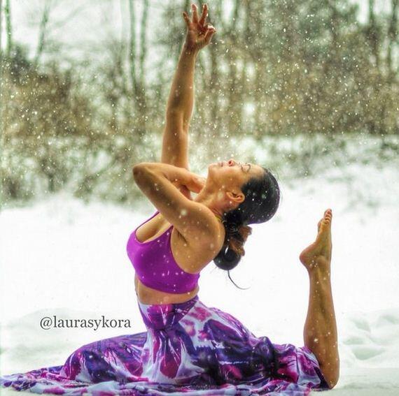 Dengan Yoga, Ibu ini terlihat Sexy, dan mempunyai 600,000 pengikut di Instagram .