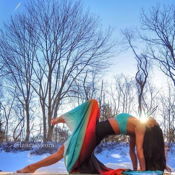 Dengan Yoga, Ibu ini terlihat Sexy, dan mempunyai 600,000 pengikut di Instagram .