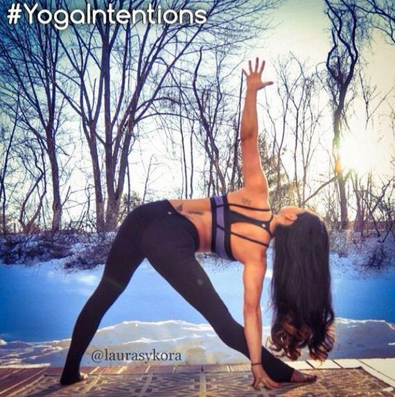Dengan Yoga, Ibu ini terlihat Sexy, dan mempunyai 600,000 pengikut di Instagram .