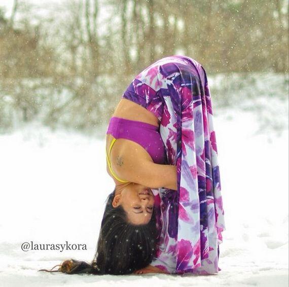 Dengan Yoga, Ibu ini terlihat Sexy, dan mempunyai 600,000 pengikut di Instagram .