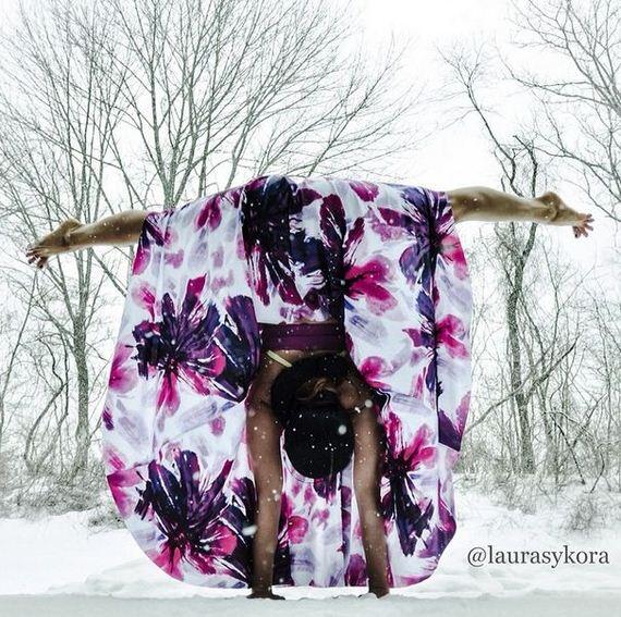 Dengan Yoga, Ibu ini terlihat Sexy, dan mempunyai 600,000 pengikut di Instagram .