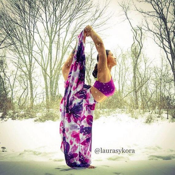 Dengan Yoga, Ibu ini terlihat Sexy, dan mempunyai 600,000 pengikut di Instagram .