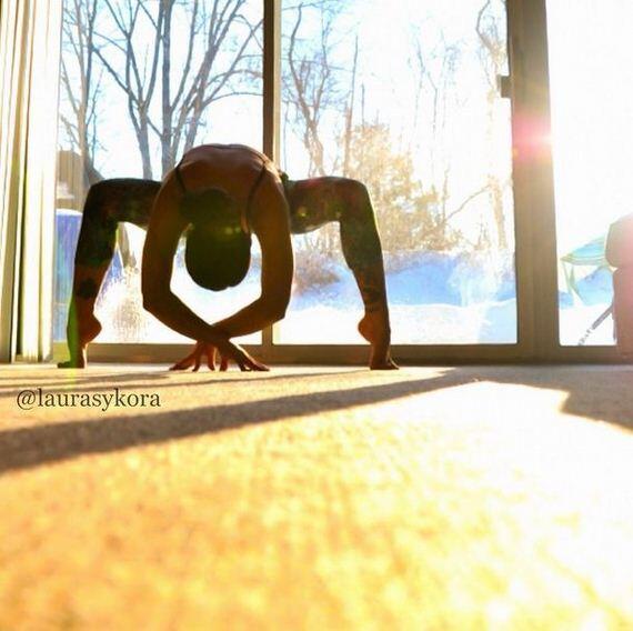 Dengan Yoga, Ibu ini terlihat Sexy, dan mempunyai 600,000 pengikut di Instagram .