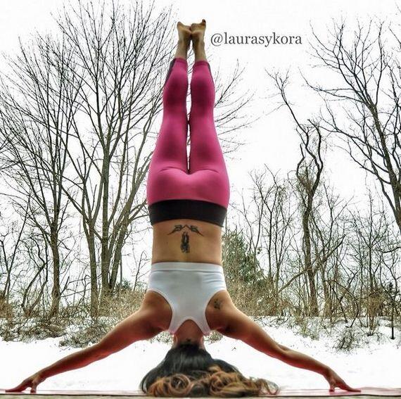 Dengan Yoga, Ibu ini terlihat Sexy, dan mempunyai 600,000 pengikut di Instagram .