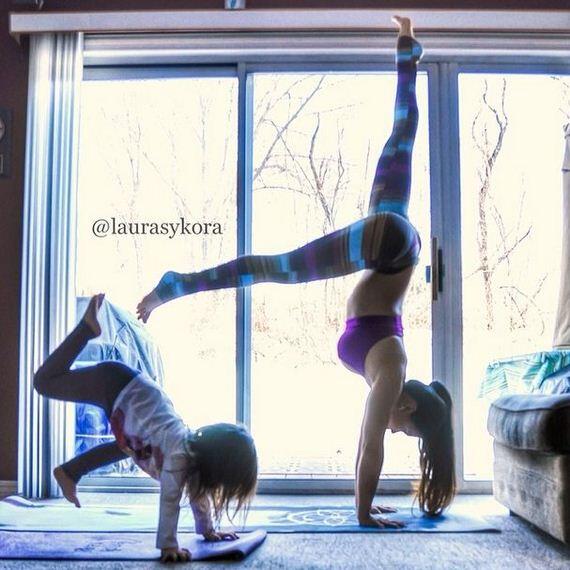 Dengan Yoga, Ibu ini terlihat Sexy, dan mempunyai 600,000 pengikut di Instagram .
