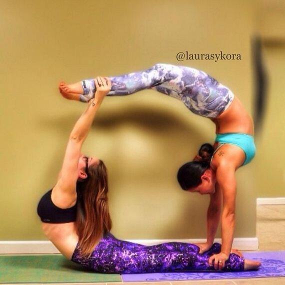 Dengan Yoga, Ibu ini terlihat Sexy, dan mempunyai 600,000 pengikut di Instagram .