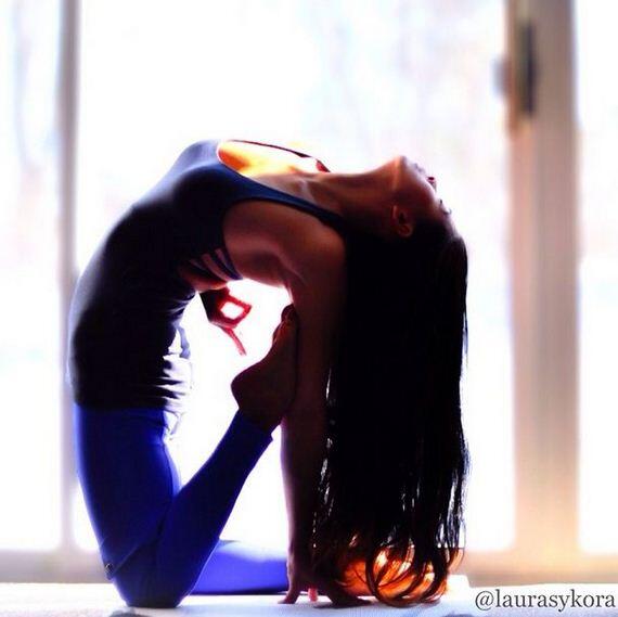Dengan Yoga, Ibu ini terlihat Sexy, dan mempunyai 600,000 pengikut di Instagram .