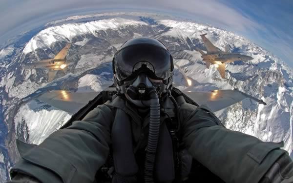 12 Foto Selfies ini Berada di Tingkatan yang Berbeda (Extreme) . .