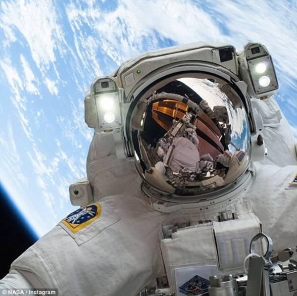 12 Foto Selfies ini Berada di Tingkatan yang Berbeda (Extreme) . .
