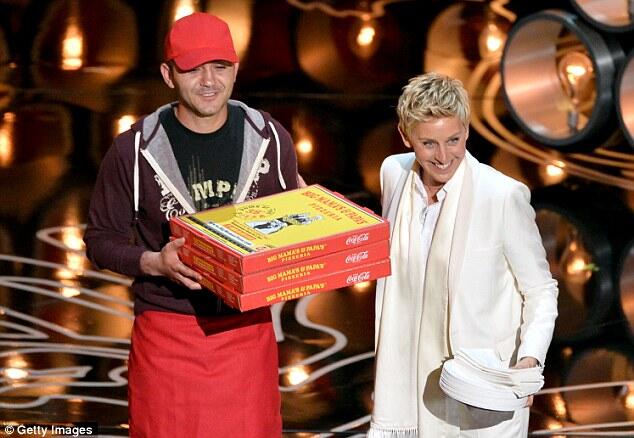 wah wah wah cuma ngantar pizza dapat tip Rp.12 juta