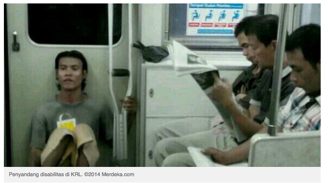 tega, penyandang cacat di cueki di dalam krl
