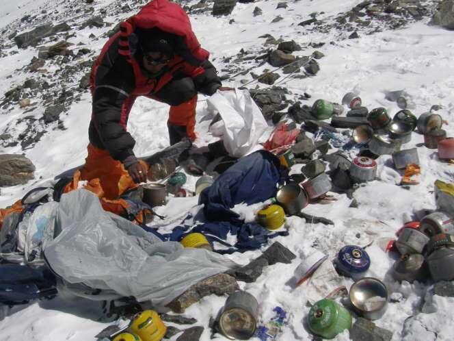 Gunung Everest Dipenuhi Sampah Gan